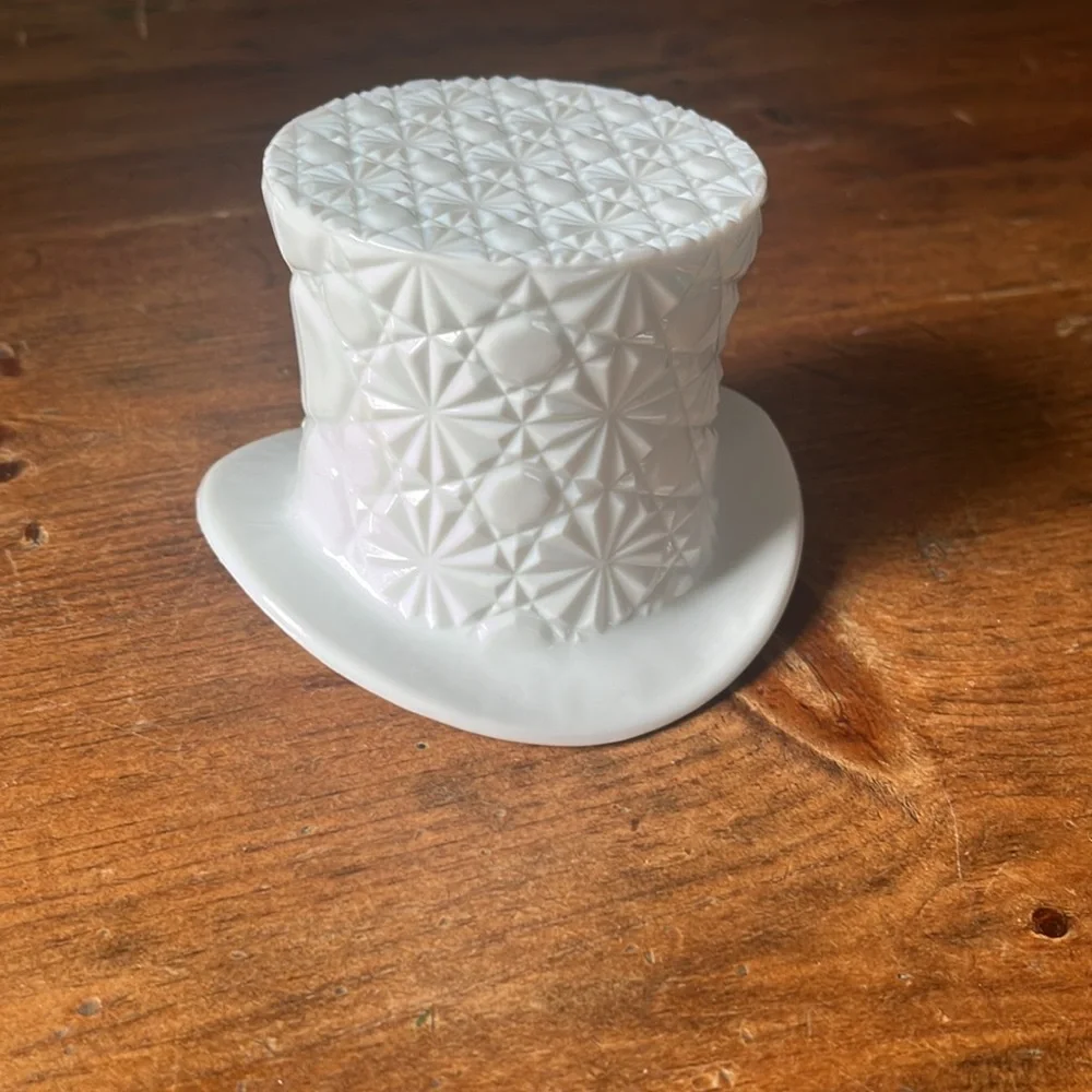 Vintage 1960's Fenton Daisy & Button Milk Glass Top Hat Planter Vase